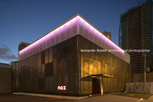 club nox metro arquitetura