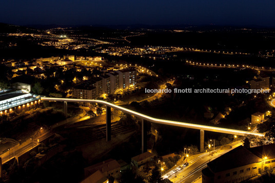 ponte de pedestres sobre a ribeira da carpinteira carrilho da graça