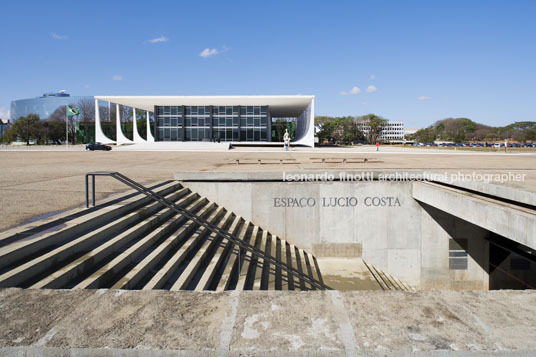 lúcio costa space oscar niemeyer