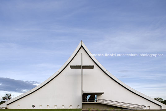 rainha da paz church oscar niemeyer