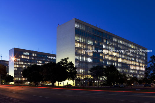 standard ministries oscar niemeyer