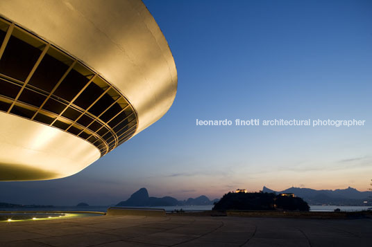 museu de arte contemporânea (mac) oscar niemeyer