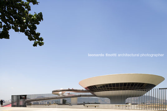 museu de arte contemporânea (mac) oscar niemeyer