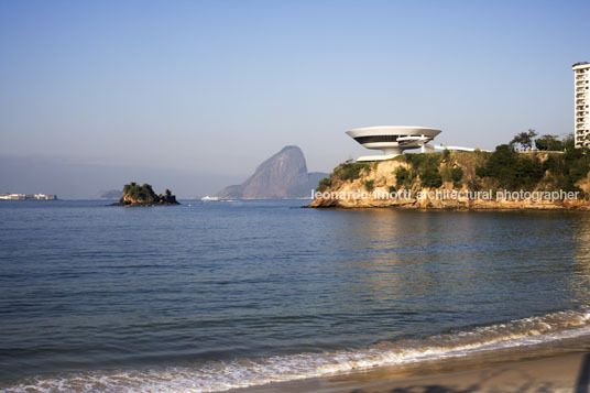 museu de arte contemporânea (mac) oscar niemeyer