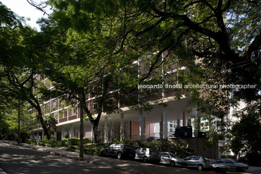 three buildings at guinle park lucio costa