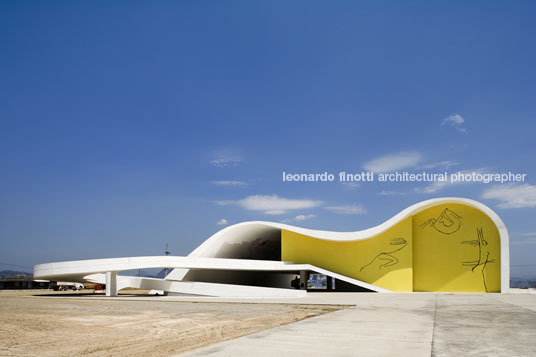 teatro popular - caminho niemeyer oscar niemeyer