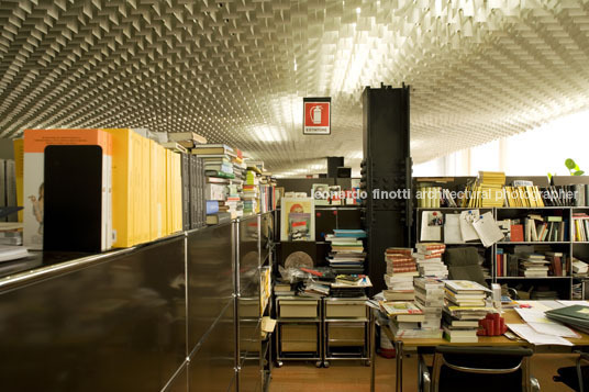 mondadori oscar niemeyer