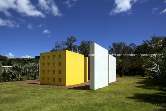 hélio oiticica: magic square#5 - inhotim hélio oiticica