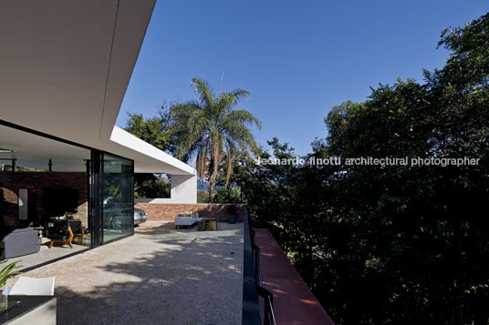 house in araras valley arquitetos associados