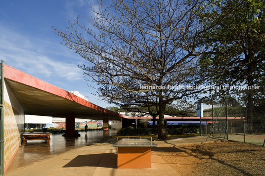 escola francesa oscar niemeyer