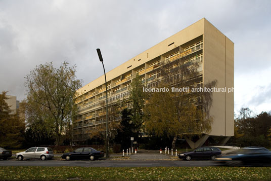 appartment building in hansa oscar niemeyer