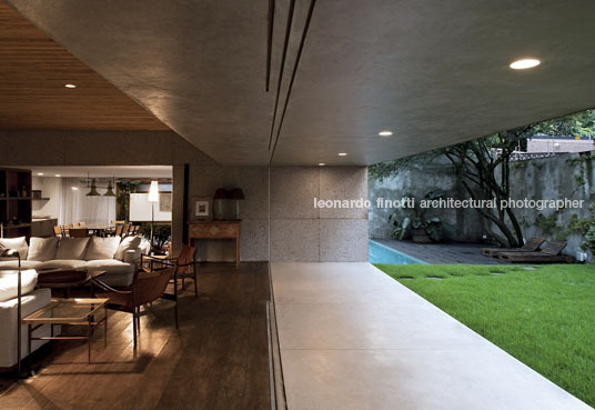 casa marrom isay weinfeld