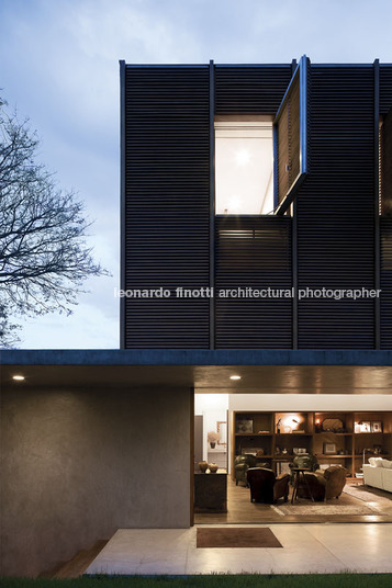 casa marrom isay weinfeld