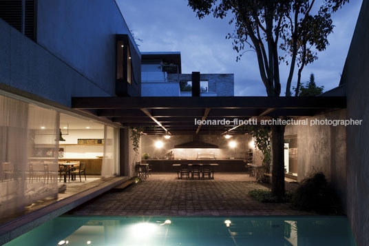 casa marrom isay weinfeld