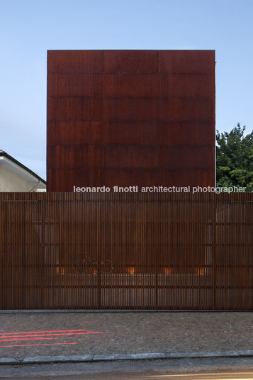 corten house marcio kogan