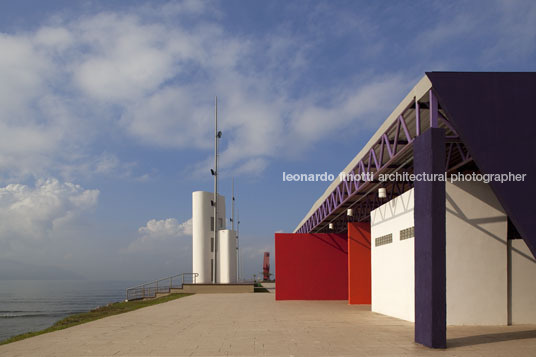 platform of the emissary of santos ruy ohtake