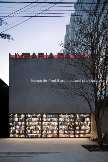 livraria da vila - alameda lorena Isay Weinfeld