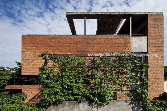 mburicao house estudio elgue & asociados