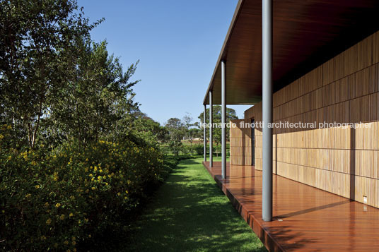 casa ml - fazenda boa vista bernardes+jacobsen