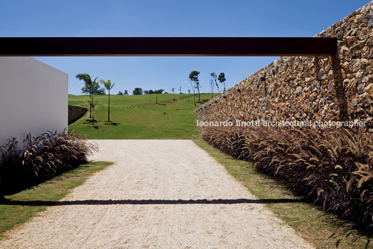 casa bv - fazenda boa vista bernardes+jacobsen