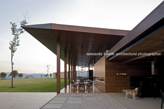 casa bv - fazenda boa vista bernardes+jacobsen