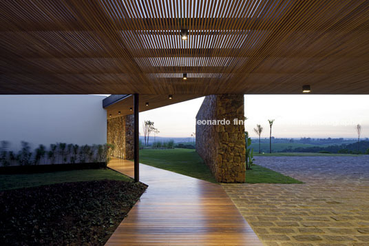 casa bv - fazenda boa vista bernardes+jacobsen