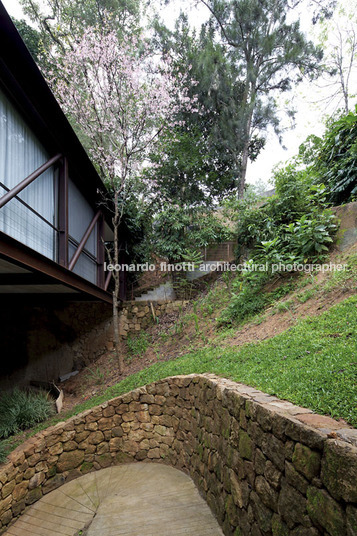 casa ponte - serra das araras bernardes arquitetura