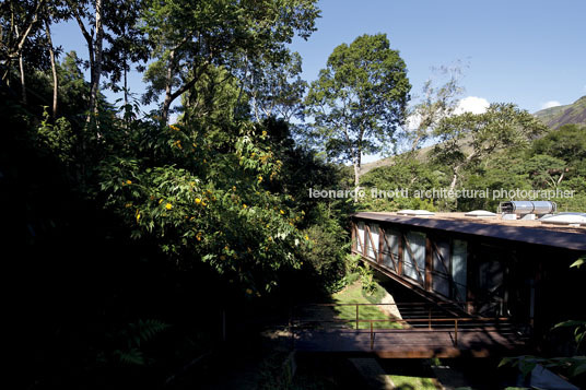 casa ponte - serra das araras bernardes arquitetura