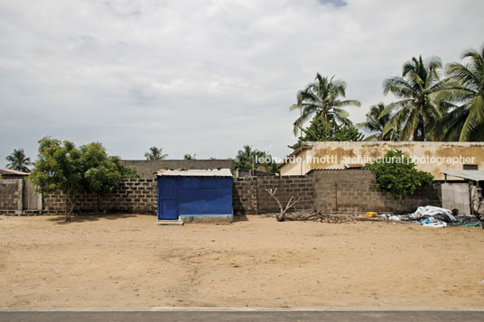 lomé snapshots several authors