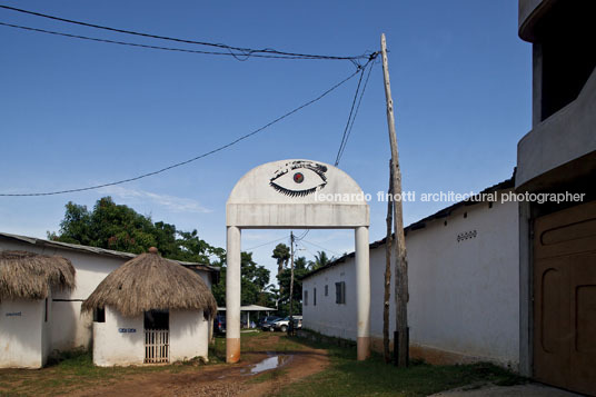 lomé snapshots several authors