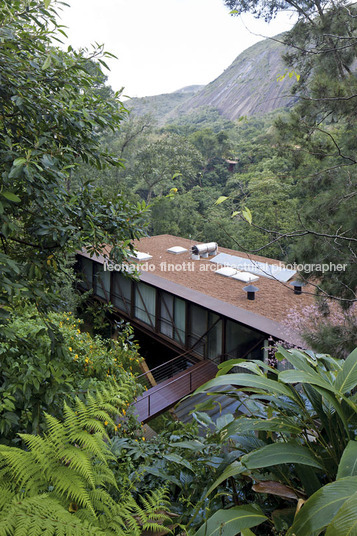 casa ponte - serra das araras bernardes arquitetura