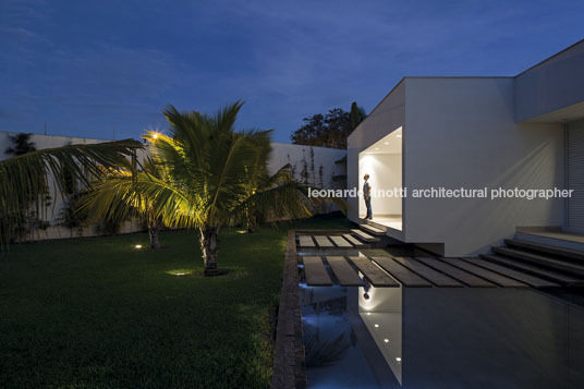 tb house aguirre arquitetura