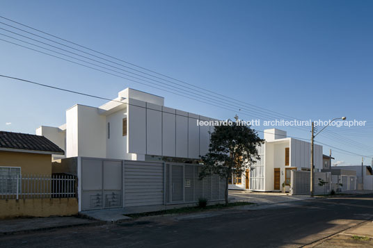 av houses corsi hirano arquitetos