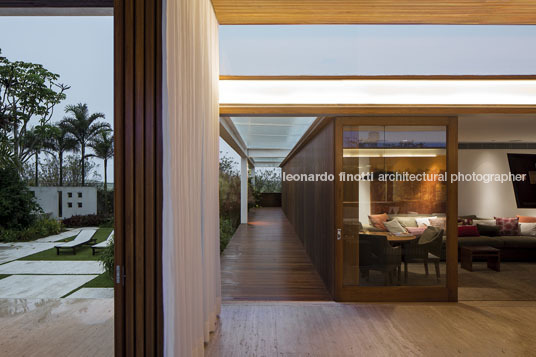 casa aa bernardes arquitetura