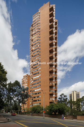 torres del parque rogelio salmona