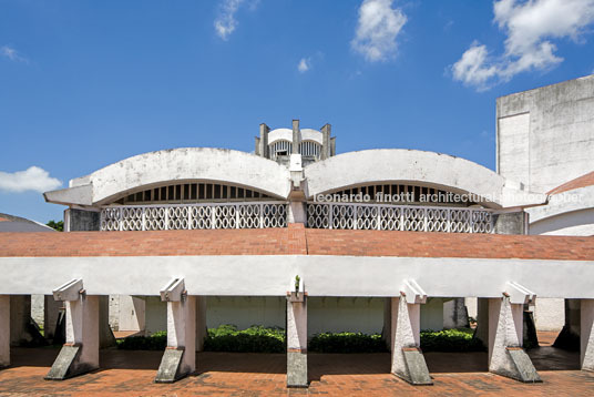 isa (escuela de danza moderna) ricardo porro