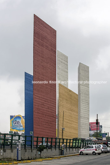 torres de satélite luis barragan