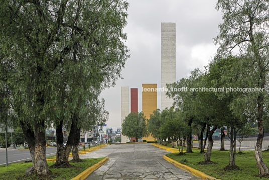 torres de satélite luis barragan