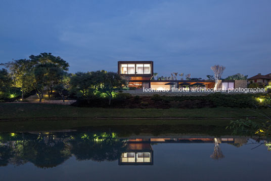 casa rsc - fazenda boa vista jacobsen arquitetura