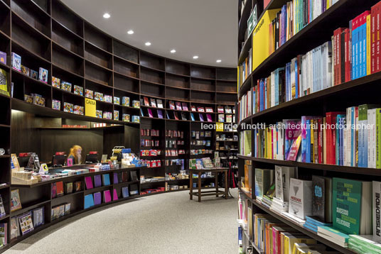 livraria da vila - shopping maia isay weinfeld