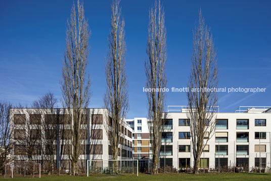 emmi-main office and apartment complex rüssli architekten