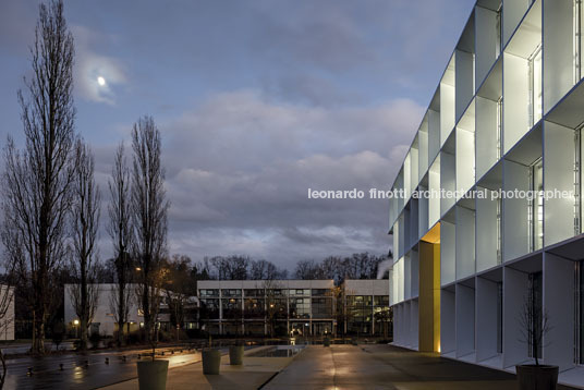 emmi-main office and apartment complex rüssli architekten