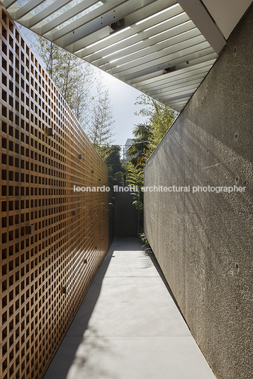 casa triângulo bernardes arquitetura