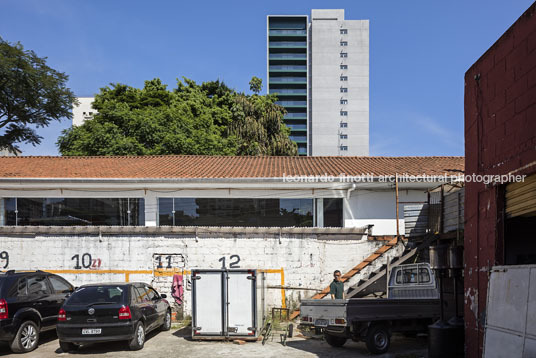 edifício triplo isay weinfeld