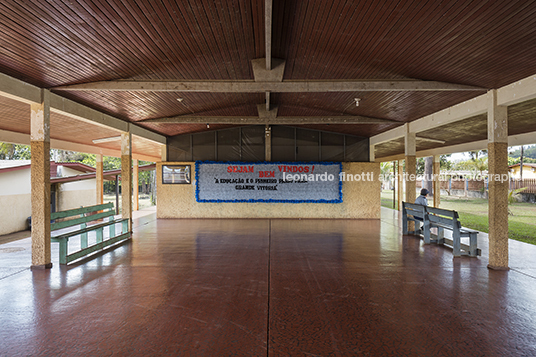 escola serra do navio oswaldo bratke