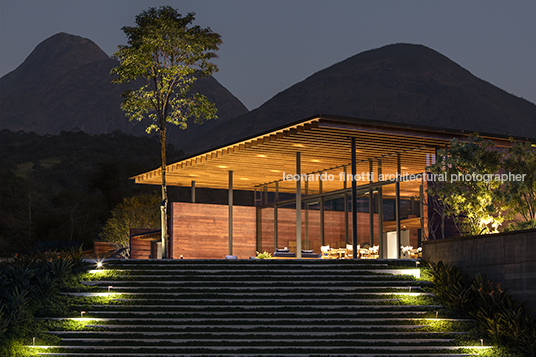 casa terra bernardes arquitetura