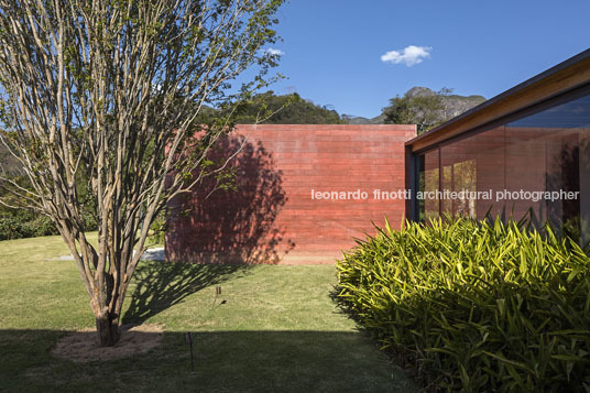 casa terra bernardes arquitetura