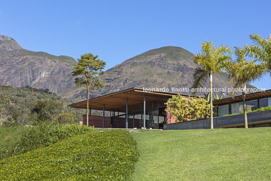 casa terra bernardes arquitetura