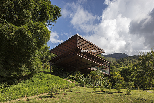 residência gn - garagem miguel pinto guimarães