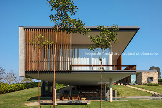 casa rrm - fazenda boa vista bernardes arquitetura